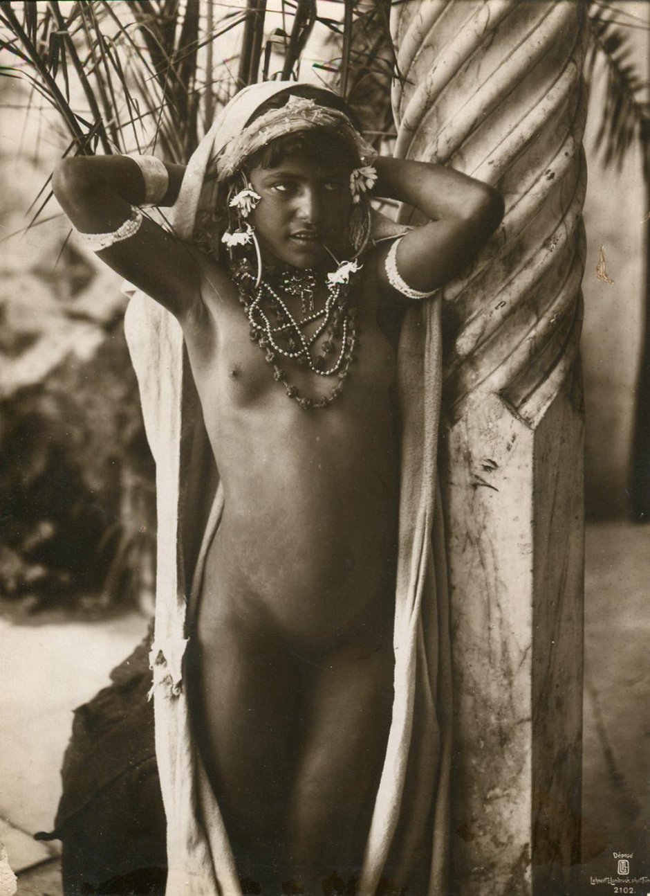 Голые груди у девочек lehnert et landrock