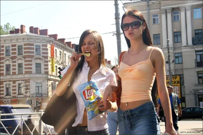 Без лифчика на улице