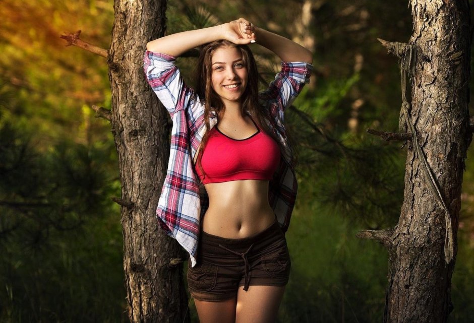 Девушка в лесу