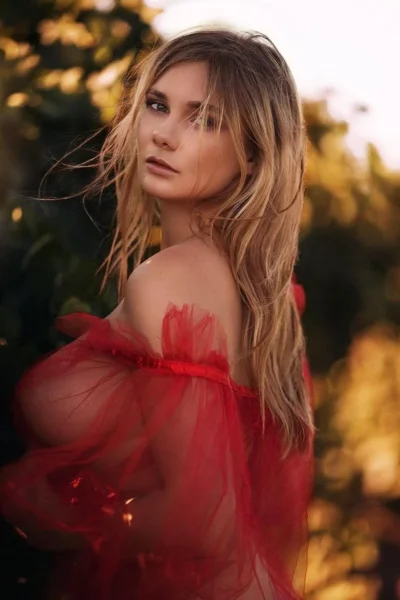 Наташа тихомирова