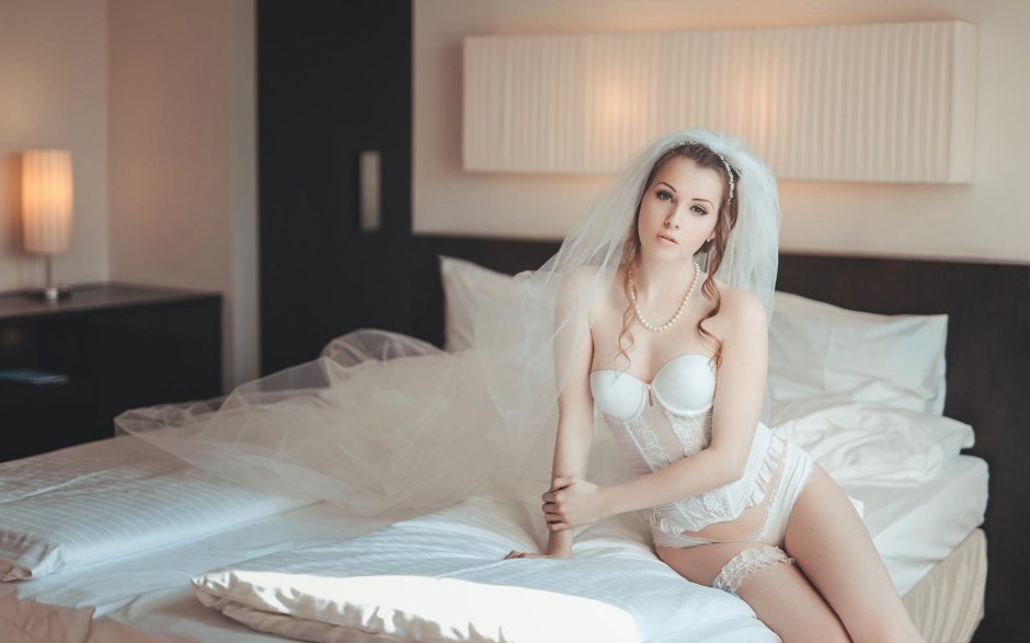 Фотосессия невесты в белье