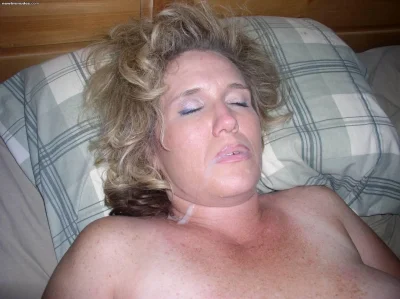 Пьяные спящие голые женщины