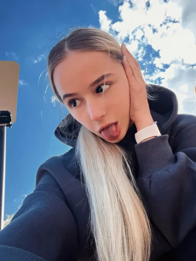 Алина загитова блондинка