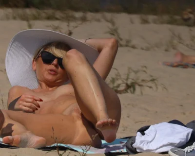 Нудийский пляж голые