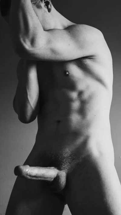 Красивое голое мужское тело