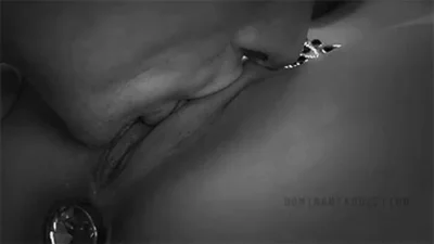 Страстный эротический поцелуй