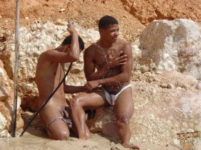 Негр на пляже