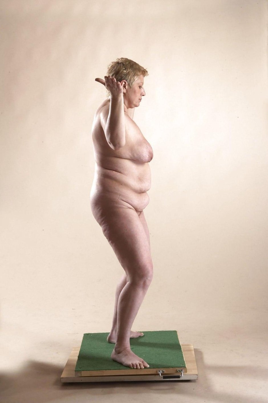 Пожилые женщины натурщицы ню