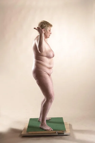 Пожилые женщины натурщицы ню