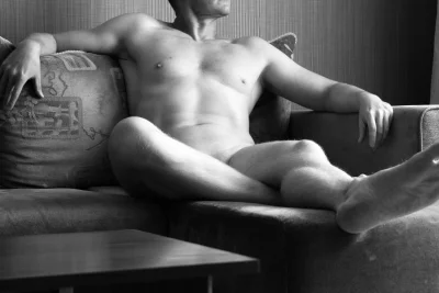 Художественное ню мужчины