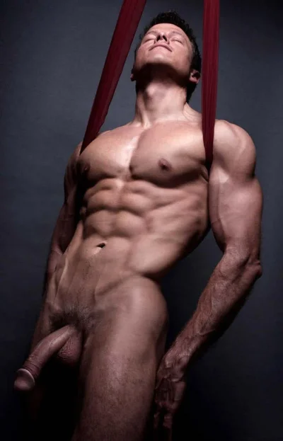 Мужчина мускулистый