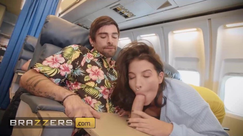 В самолете секс