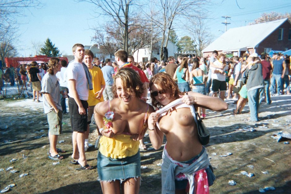 Девушки отрываются