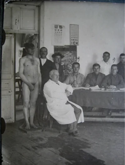 Ретро медосмотр голых парней
