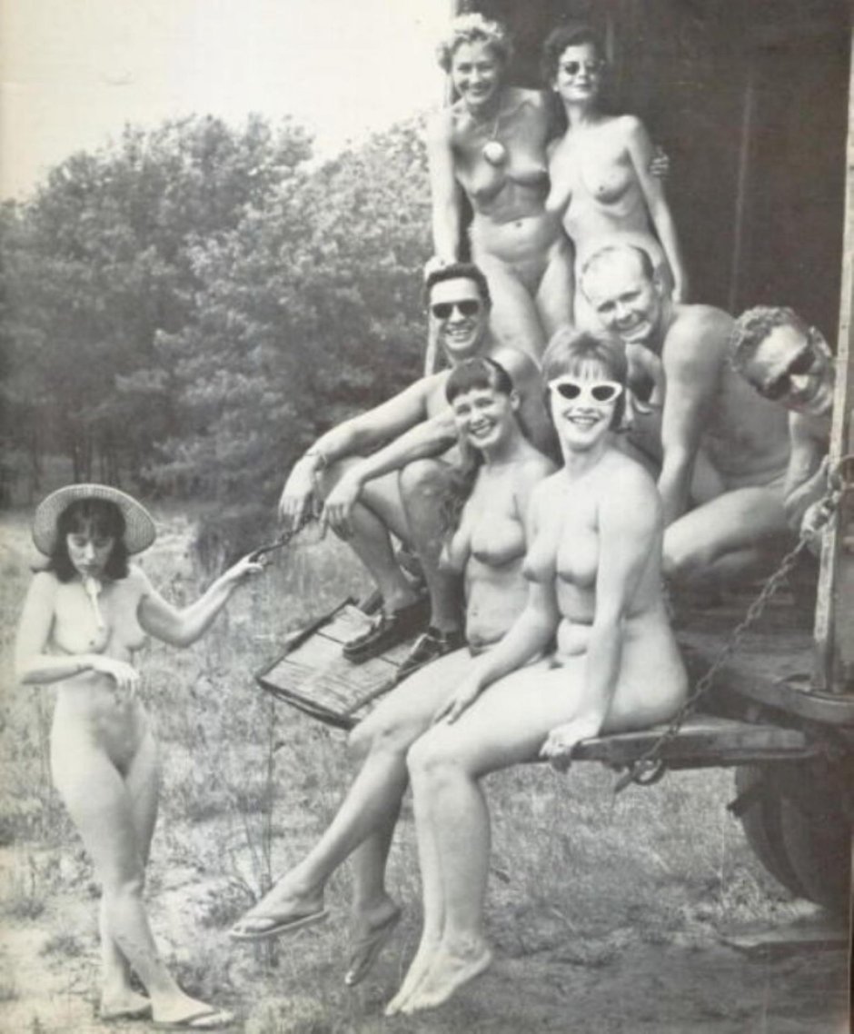 Ретро молодежь голышом