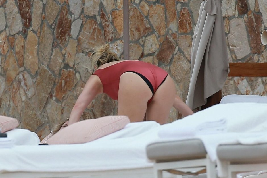 Шарлиз терон в купальнике