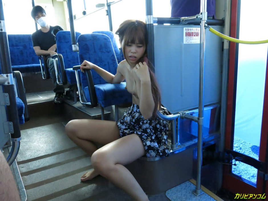 Азиатки в общественном транспорте