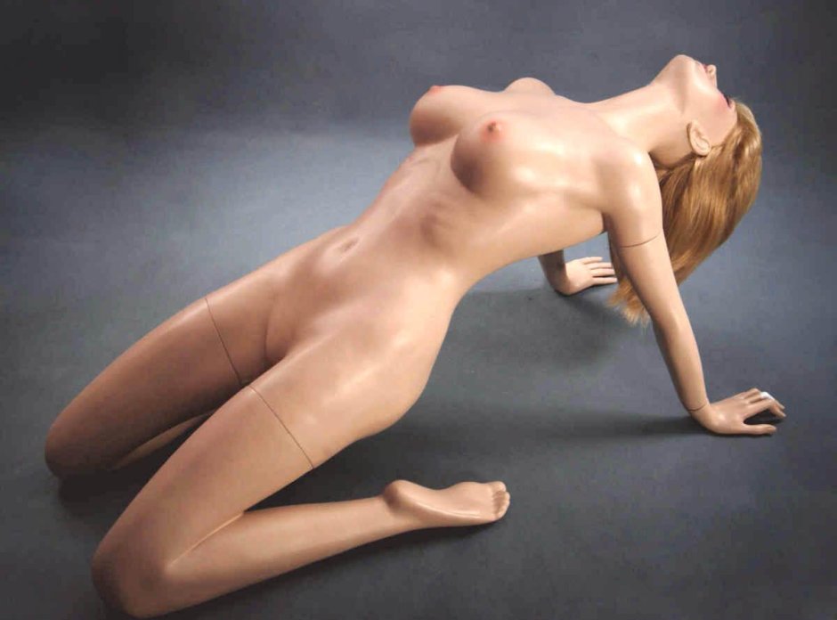 Манекены в эротических позах