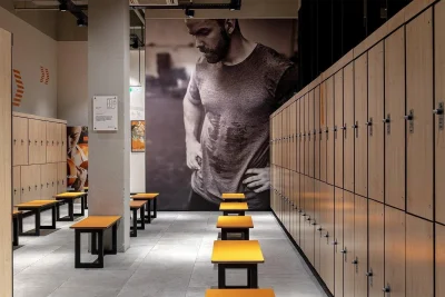 Раздевалка в фитнесе спирит