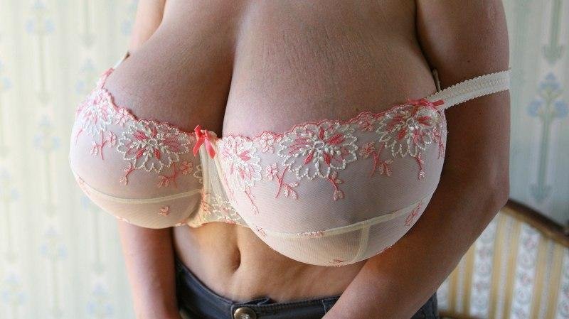 Большие сиськи в лифчиках