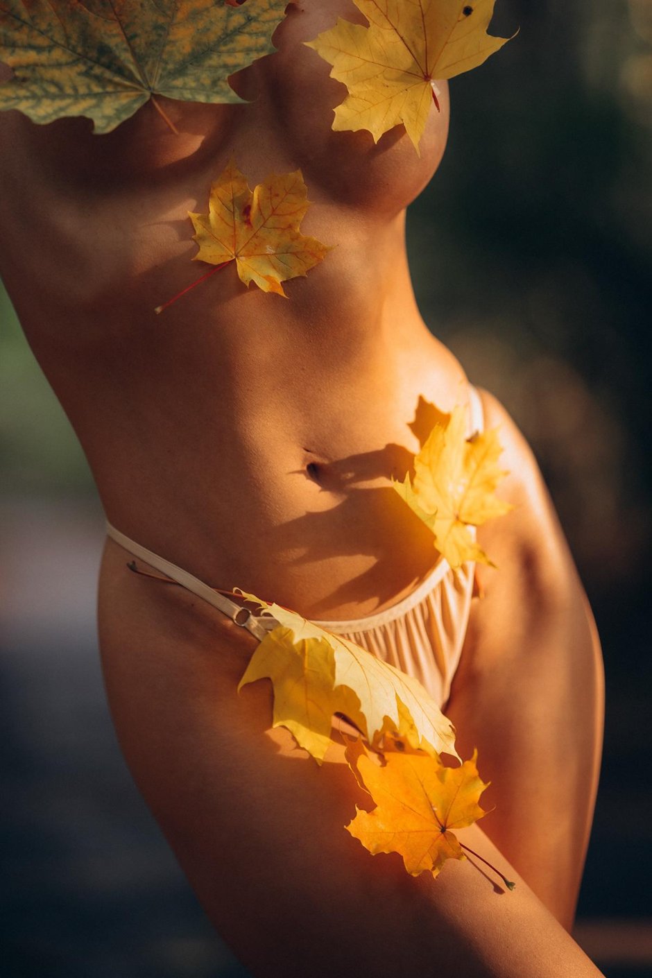 Голые девушки осенью