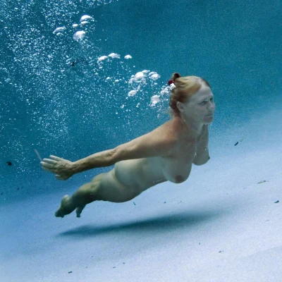 Голые пловчихи