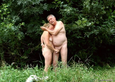 Зрелые пары ню на природе