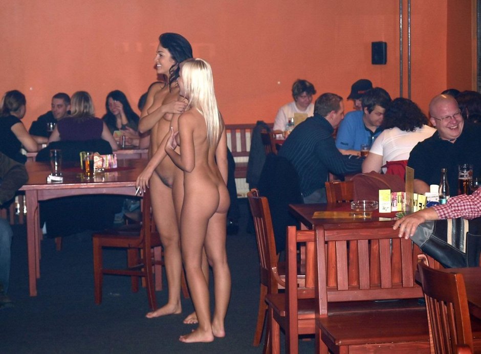 Смотреть bara k. и lucie n. голышом отдыхают в баре -