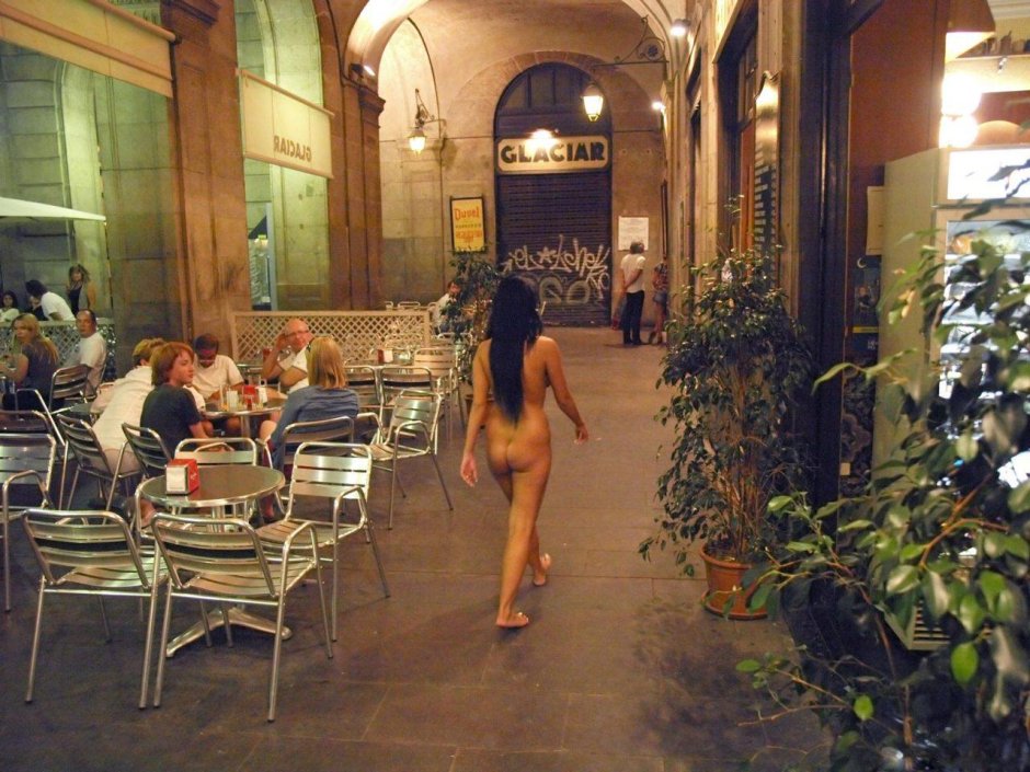 Обнажение в публичных местах