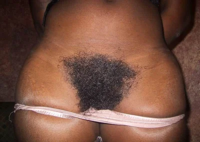 Черные волосатые лобковые волосы