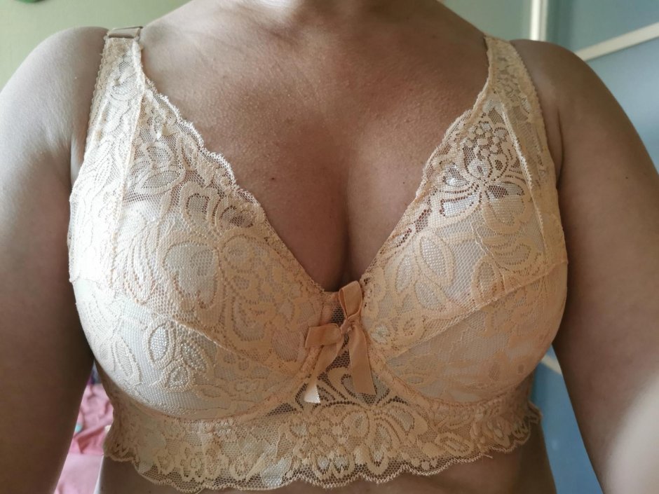 Зрелые женщины в лифчике