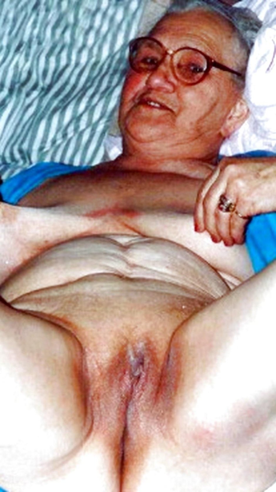 Очень старые голые старухи