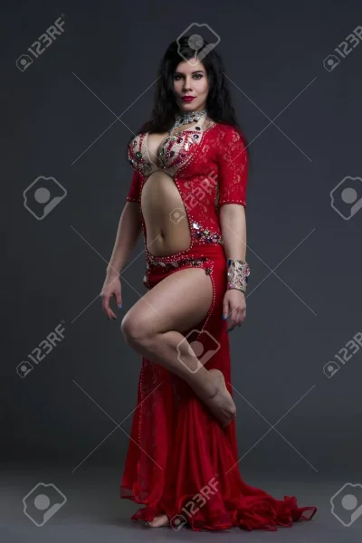 Восточные женщины в полный рост