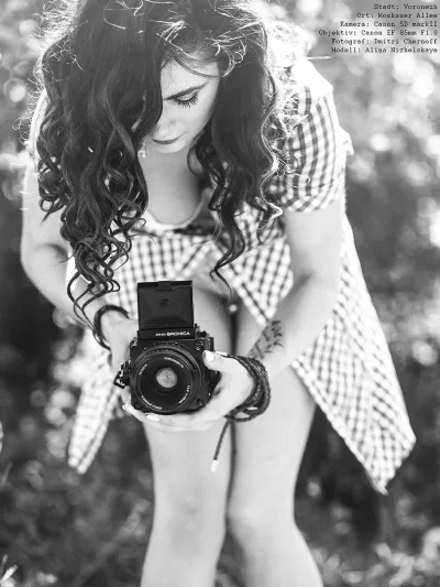 Фотограф девушка с фотоаппаратом