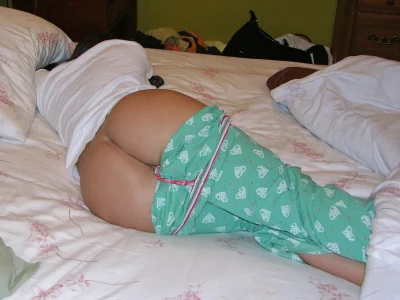 Спящие девушки в стрингах