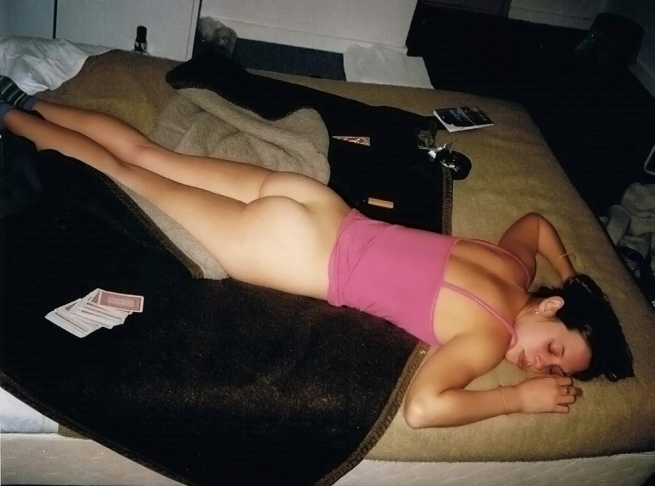 Спящие пьяные девушки