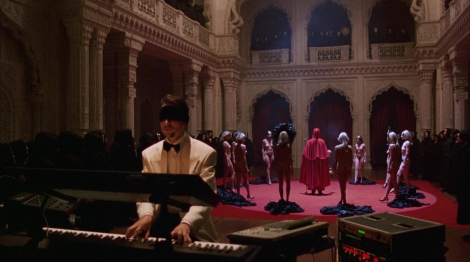 С широко открытыми глазами