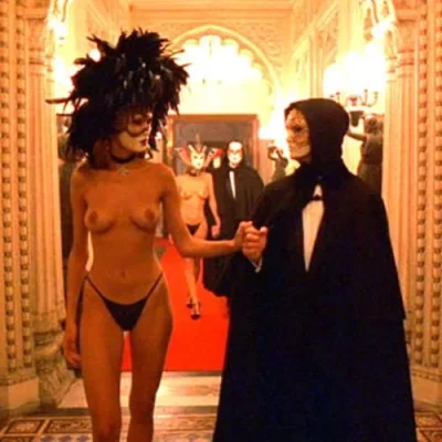 С широко открытыми глазами ню