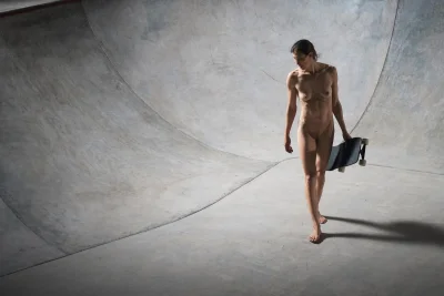 Голый скейтер