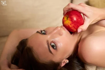 Красивые яблоки