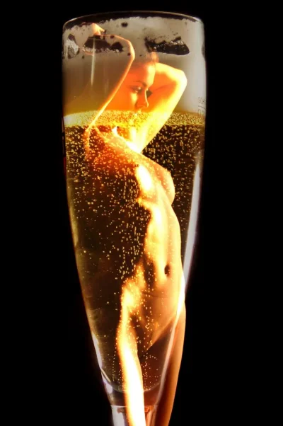 Бокал с шампанским