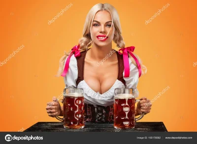 Девушка с кружкой пива