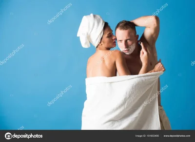 Мужчина и женщина в полотенце