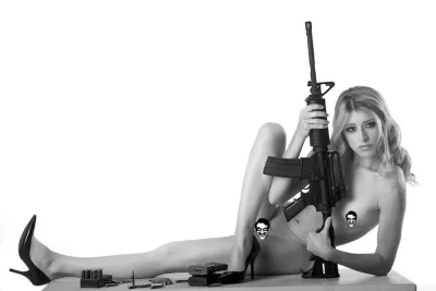 Ujjkst девушки с оружием