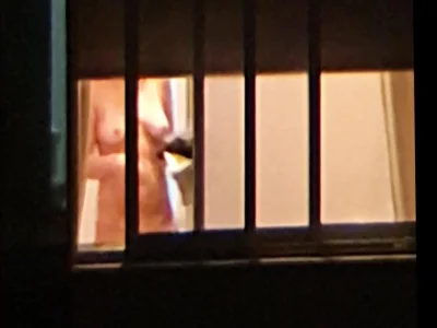 Подглядел за соседкой