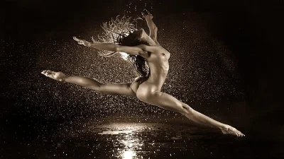 Танцы голых женщин