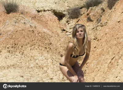 Женщины в бикини