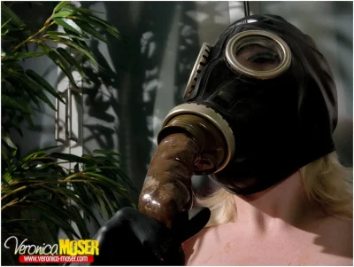 Извращение в противогазе