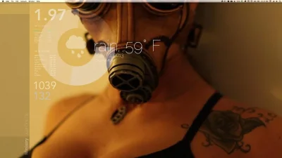 Девушка в респираторе