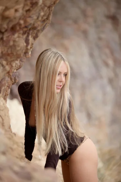 Сексапильная блондинка rubie femjoy анус